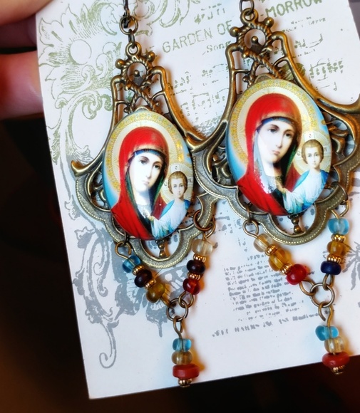 Handmade for Earthlings Jewelry - 🌿Madonna & Child Cameo Earrings
